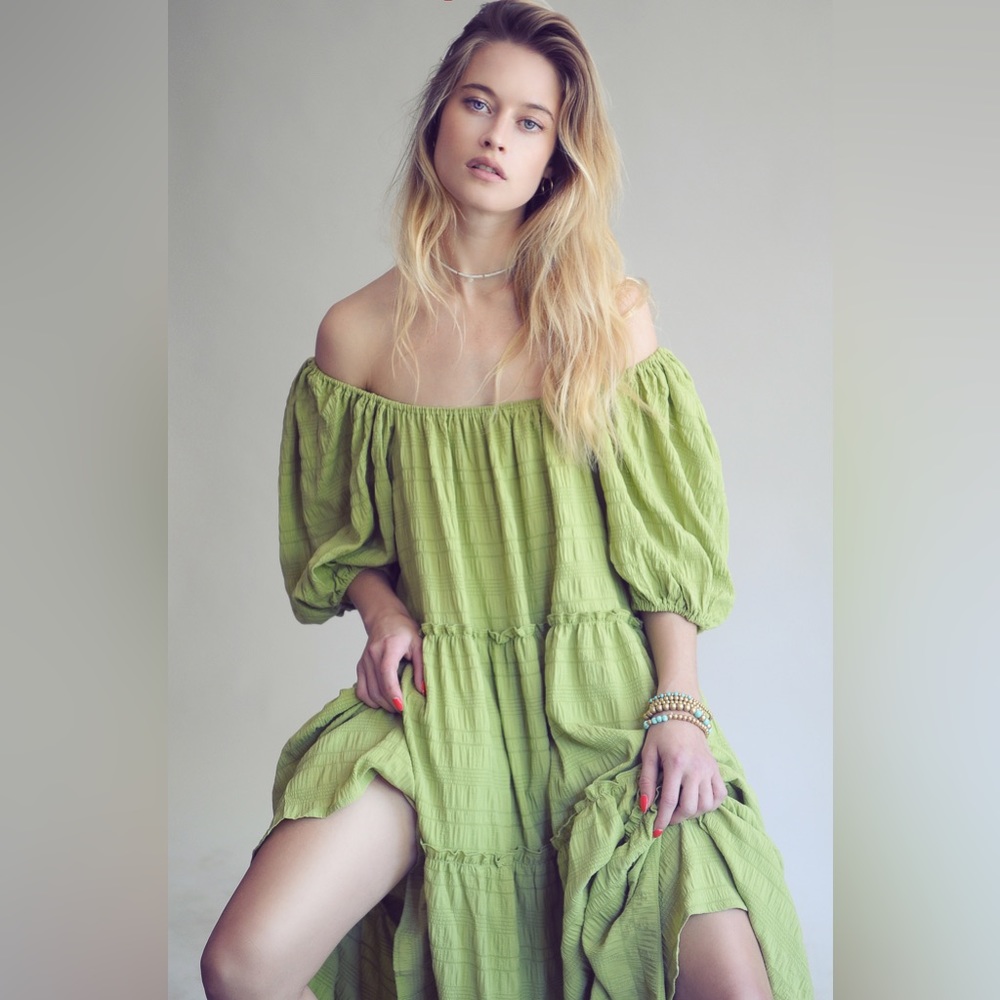 Long dress, lime color. Can be worn off shoulders. Brand new. Size Small.